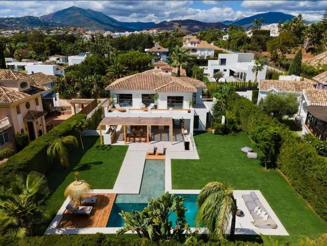 Villa, Nueva Andalucía 419m² Nueva Andalucia
