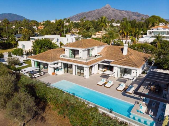 Villa, Nueva Andalucía 428m² Nueva Andalucia