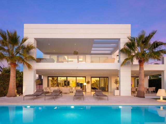 Villa, Nueva Andalucía 603m² Nueva Andalucia