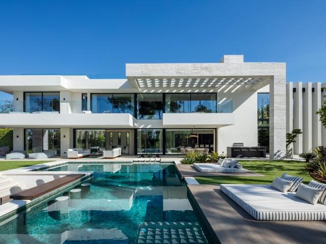 Villa nueva con diseño vanguardista cerca de Puerto Banus