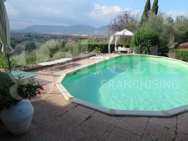 Villa o villino Castelnuovo Magra. Rif.: 829VRG
