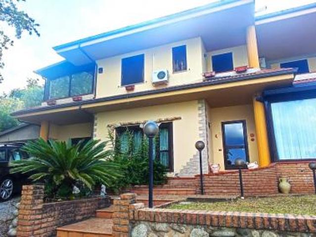 Villa o villino Amaroni. Rif.: VF030VRG