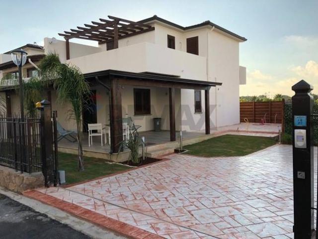 Villa o villino in vendita a Campofelice di Roccella