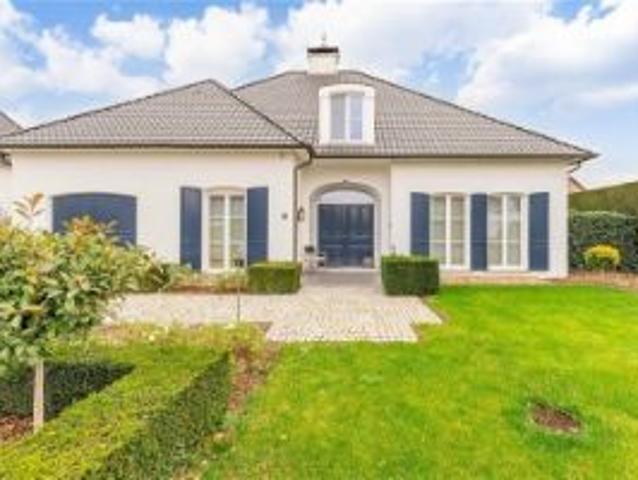 Villa op 11a20ca in het prachtige Aldeneik Maaseik