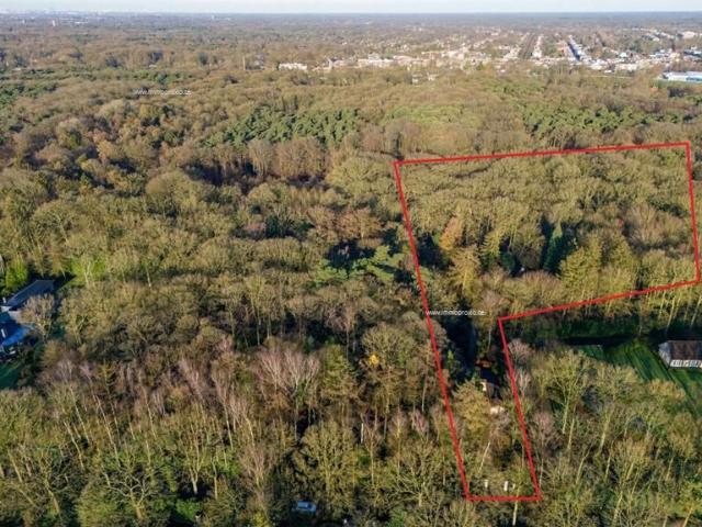 Villa op een perceel van 7.887 m² grenzend aan het Peerdsbos
