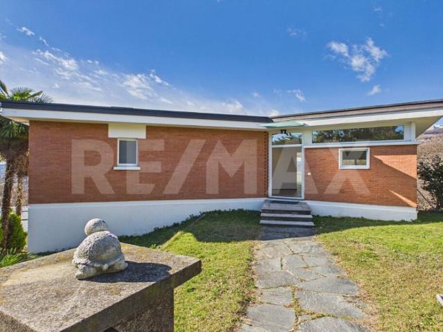 Villa panoramica con grande giardino e vista aperta  Breganzona