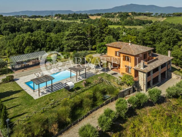 Villa panoramica con piscina e oliveto a Città della Pieve 384m² Città della Pieve