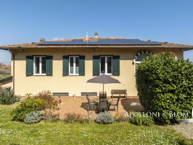 Villa Panoramica con portico, garage, energia solare Monte. 214m² Montepulciano