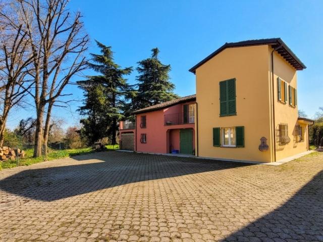 Villa Padronale in affitto a Gazzola strada Rivalta, giardino privato, riscaldamento autonomo, immobile di prestigio TrovaCasa