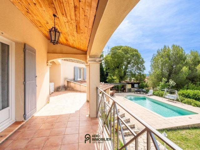 Villa paisible avec vue sur la garrigue et piscine aux porte. 120m² Uzès