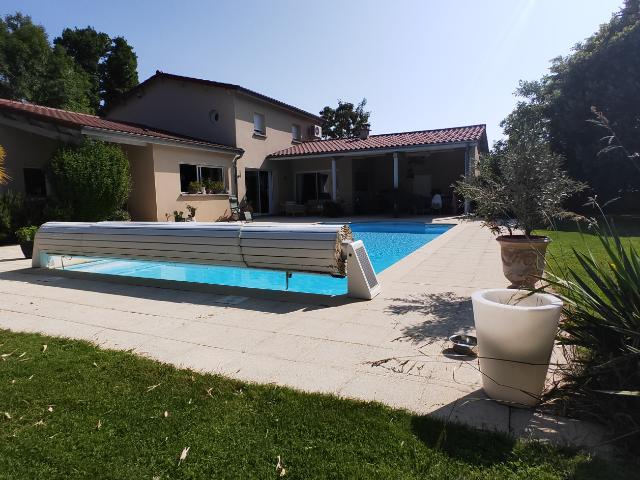 VILLA PARC PISCINE ET DEPENDANCES