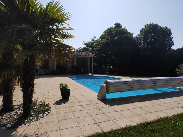 VILLA PARC PISCINE ET DEPENDANCES