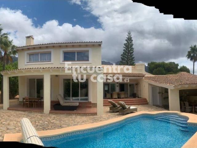 Villa pareada con piscina privada y máxima tranquilidad en Santa Clara, Altea la Vella