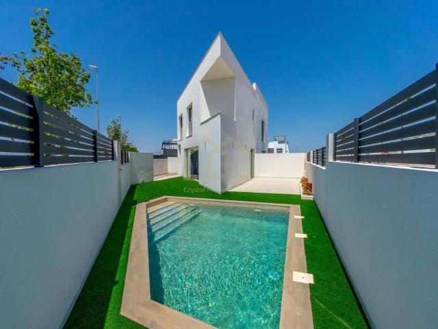 VILLA PAREADA DE NUEVA CONSTRUCCIÓN EN BENIJOFAR