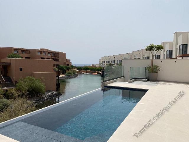 Villa pareada de lujo de 3 dormitorios en venta en San Blas. 215m² Golf Del Sur