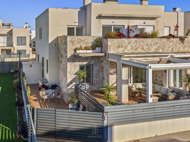 Villa pareada en Aguas Nuevas, Torrevieja 104m² Torrevieja