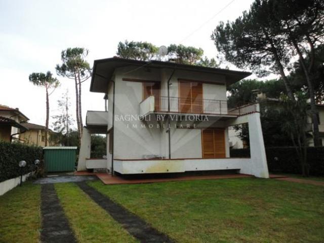 VILLA PIETRASANTA rif. 1086/AFF