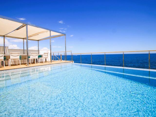 Villa pieds dans l'eau