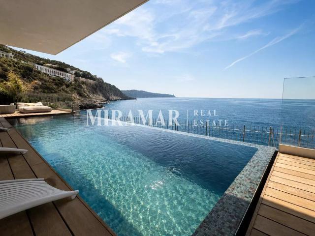Villa Pieds dans l'Eau Cap de Nice 247m² Nice