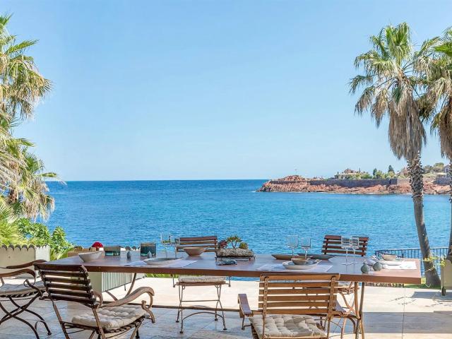 Villa Pieds Dans L'eau Entre Cannes Et Saint Raphael 250m² Saint Raphaël