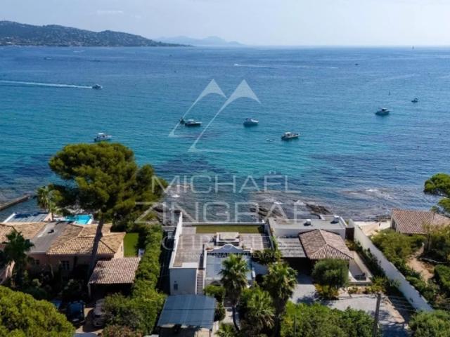 Villa pieds dans l'eau entre Cannes et Saint Tropez EXCLUSIVITE