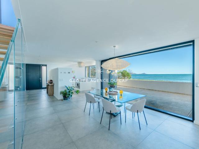 VILLA PIEDS DANS L'EAU SAINT AYGULF 7 pièce s 238 m2