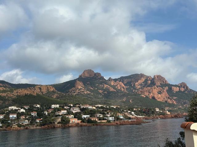 Villa Pieds dans l'eau pour chambre d'hôtes à rénover 234m² Saint Raphaël