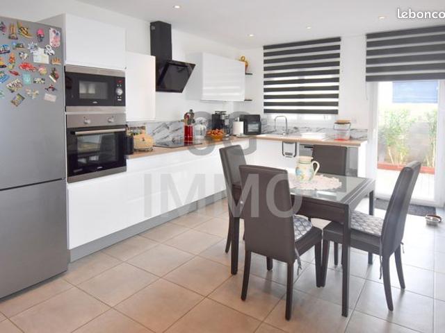 Villa PLAIN PIED moderne 96 m2 hab. Jardin Garage Parfait état Libre de suite et entièrement meublée et équipée Coup de coeur