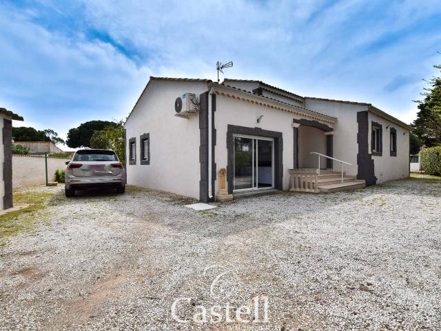 Villa plain pied avec dépendance sur 1000m² de terrain.