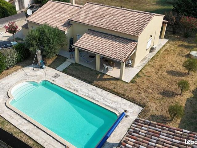 Villa plain pied avec piscine