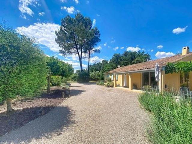 Villa plain pied de 125m² 3 chambres terrain plat d'environ 1600m²