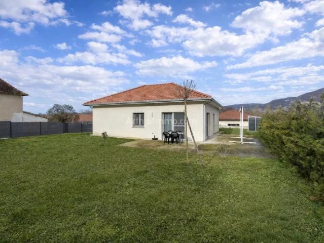 Villa plain pied de 2023 de 77.6 m² sur 720 m²