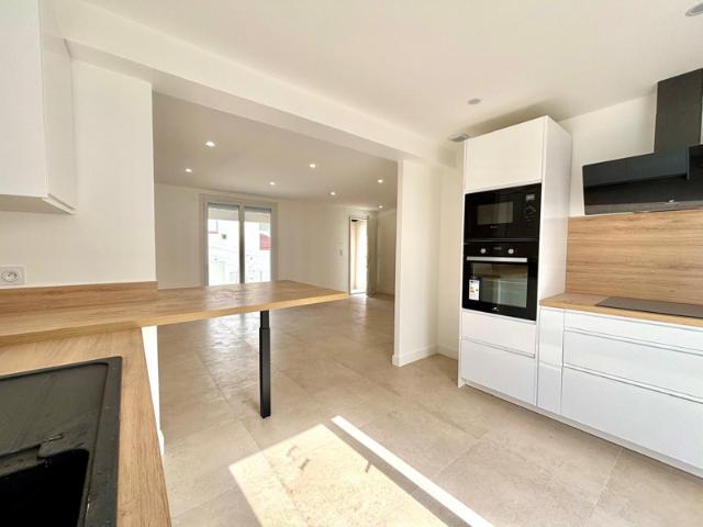 Villa plain pied trois faces avec garage
