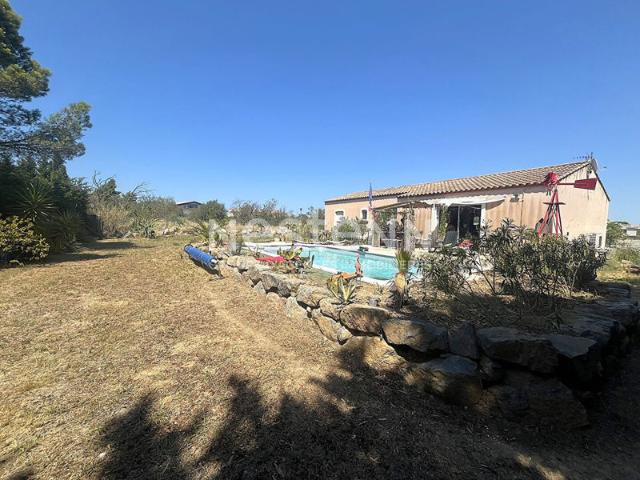 Villa plain pied 140 m² 3 chambres, piscine et cuisine d'été sur 1200 m² à Aigues Vives