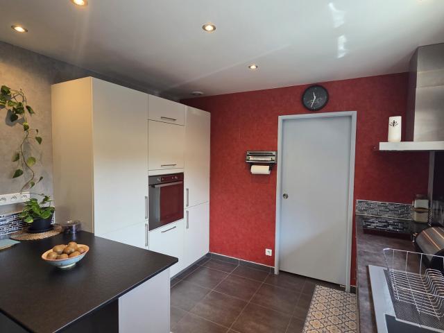 Villa plain pied 100 m2 3 chambres + bureau Jardin clos 597 m2 Secteur calme et ensoleillé à Scionzier