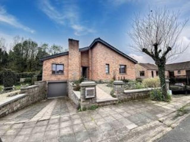 Villa plain pied 6 ch + 2 garages + jardin