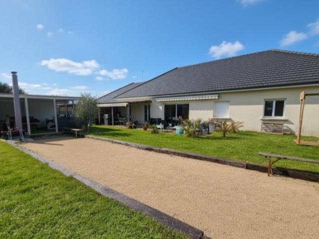 Villa plain pied 6 chambres avec garage double à POINTRE