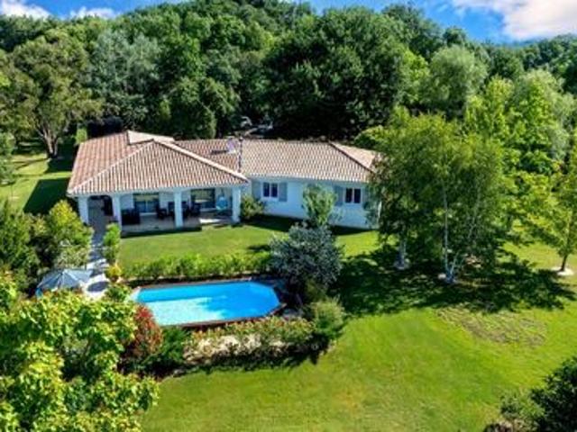 VILLA PLAIN PIEDS DOUBLE GARAGE AVEC PISCINE AU SEL ET TERRAIN CLOS