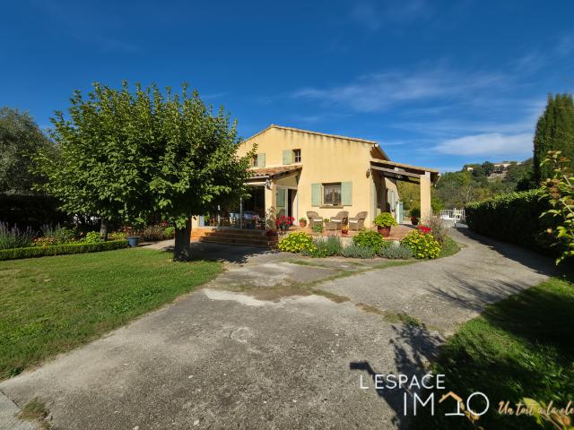 VILLA PLEIN PIED AU PIED DU LUBERON