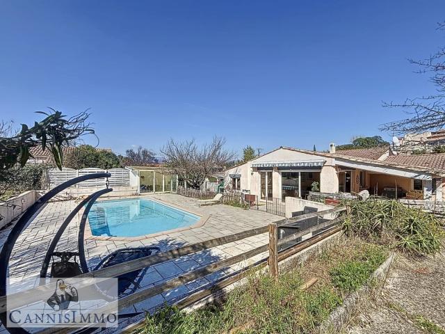 VILLA PLEIN PIED PISCINE SAINT PAUL EN FORET