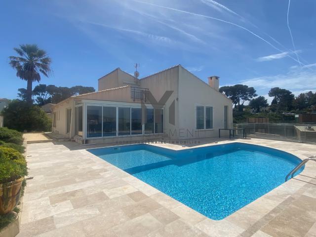 VILLA PLEINE VUE MER ET ACCES PRIVÉ À LA PLAGE SANARY