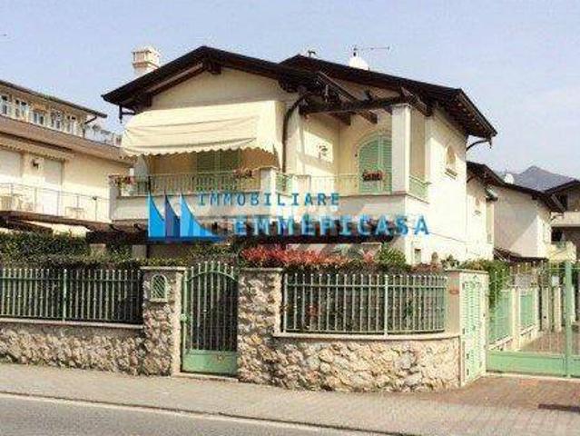 Villa plurifamiliare via Antonio Gramsci, Cinquale, Montignoso