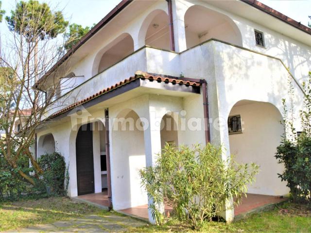 Villa plurifamiliare viale degli Ulivi 111, Lido degli Estensi, Comacchio