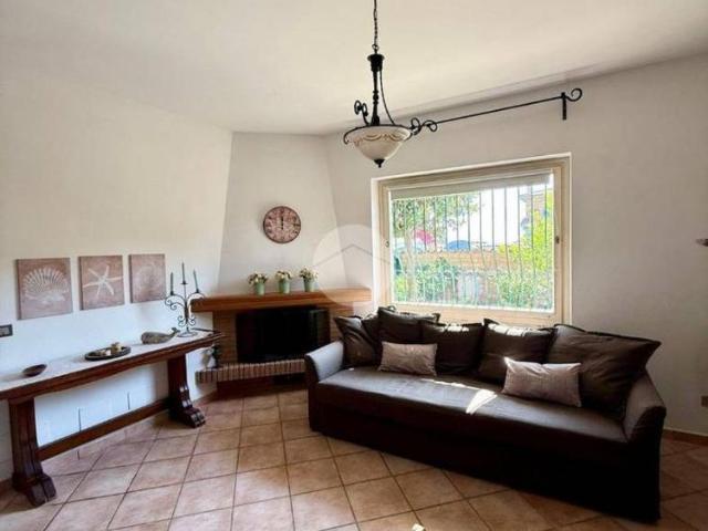 Villa plurifamiliare via delle Castalidi 4, Lido di Cincinnato Sirene, Anzio