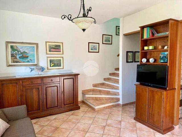 Villa plurifamiliare via delle Castalidi 4, Lido di Cincinnato Sirene, Anzio