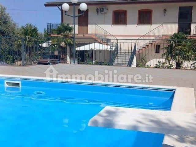 Villa plurifamiliare Contrada Badetta, Caronia