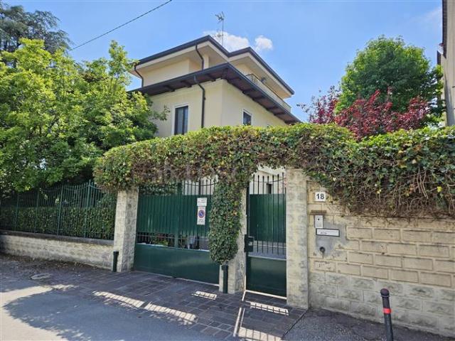 Villa Plurifamiliare di 400 mq a S. Donato, Regina Pacis Monza