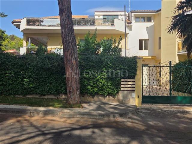 Villa Plurifamiliare di 575 mq a Montesilvano Colle Montesilvano
