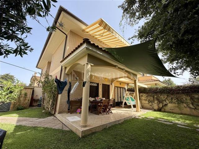 Villa Plurifamiliare di 96 mq a Lavinio Mare, Villaggio Giornalisti, Poggio Anzio