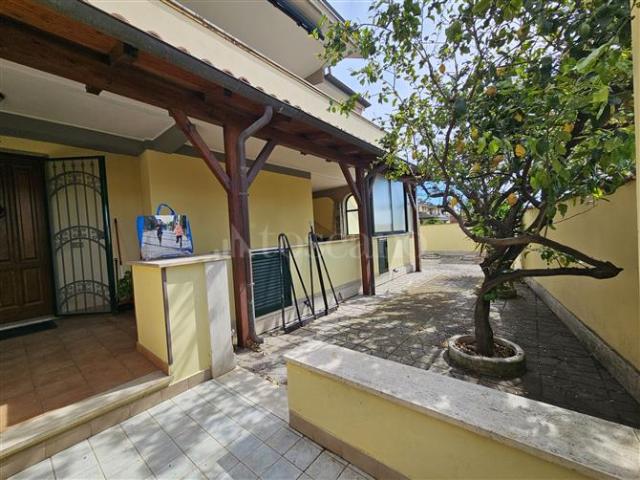 Villa Plurifamiliare di 150 mq a Torvaianica Alta Pomezia